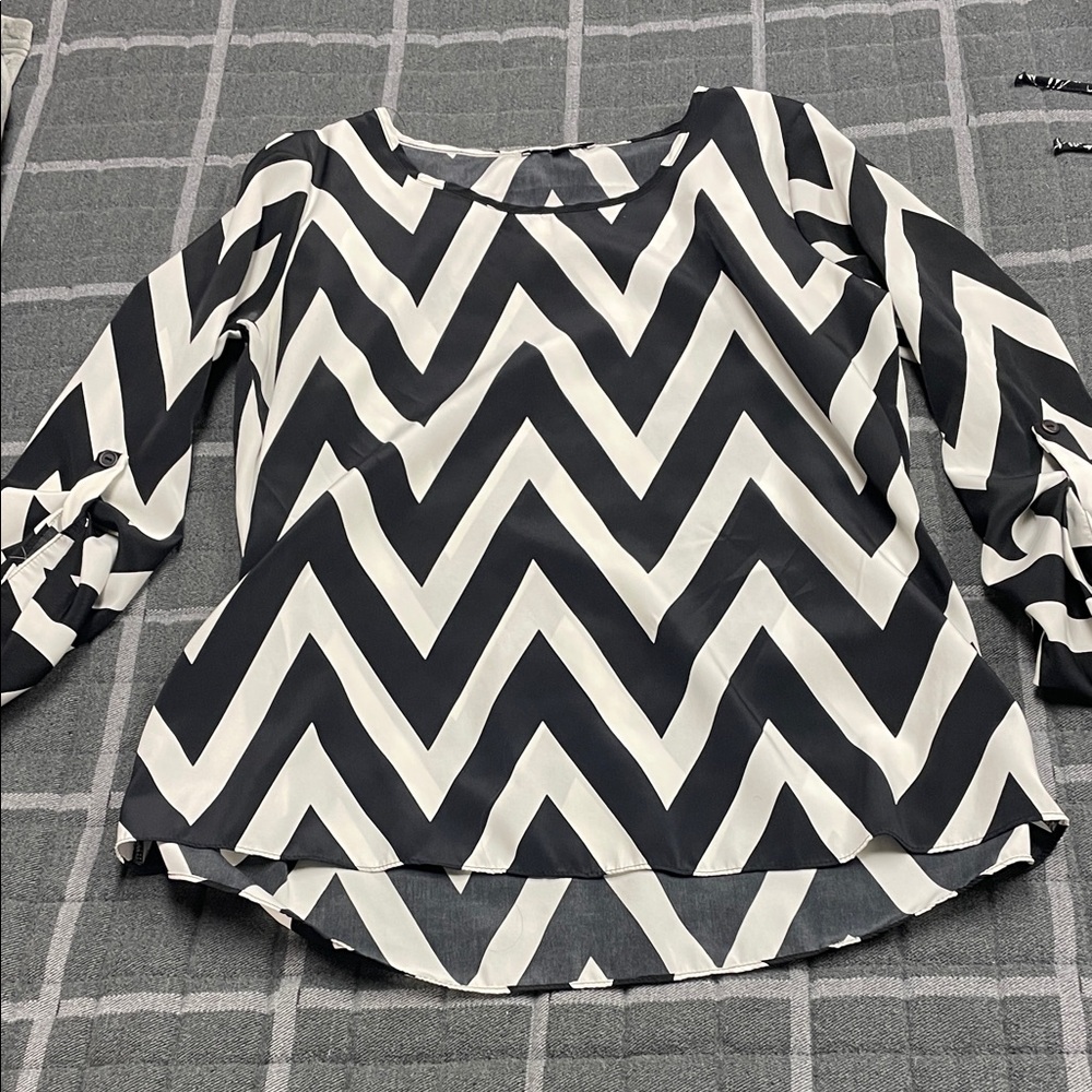 Moa Moa Chevron Patterned Black and White Women's Top